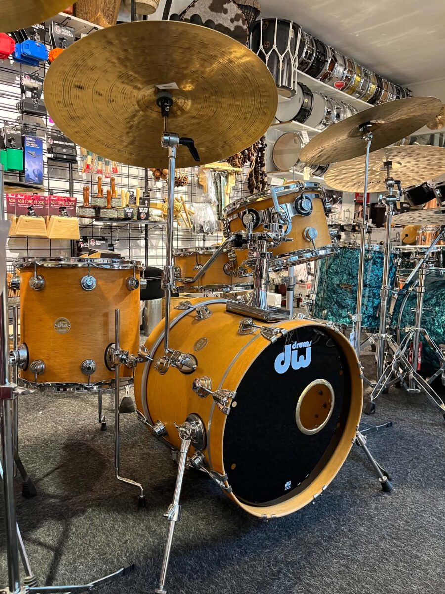 DW Collectors Satin Oil 18" Natural Wood
